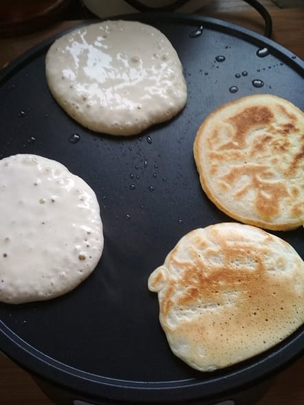 Φτιάχνουμε αφράτα και νηστίσιμα pancakes